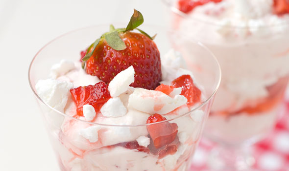 WimbledonRecipes-Jul03-EtonMess-590