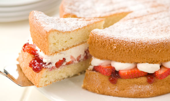 WimbledonRecipes-Jul03-VictoriaSponge-590