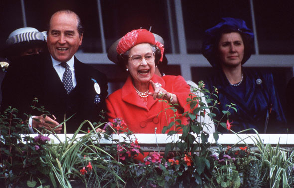 queen-at-races