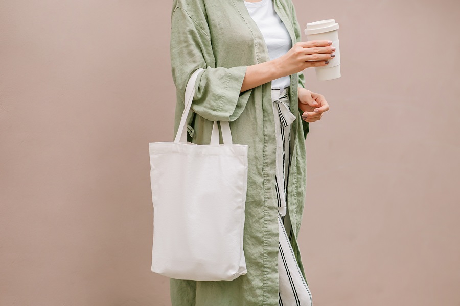 7 sustainable stylish shopping bags lady